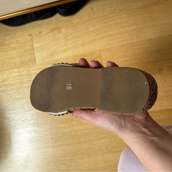 Coach resort sandals in tan and white size 10. - Picture 6 of 6